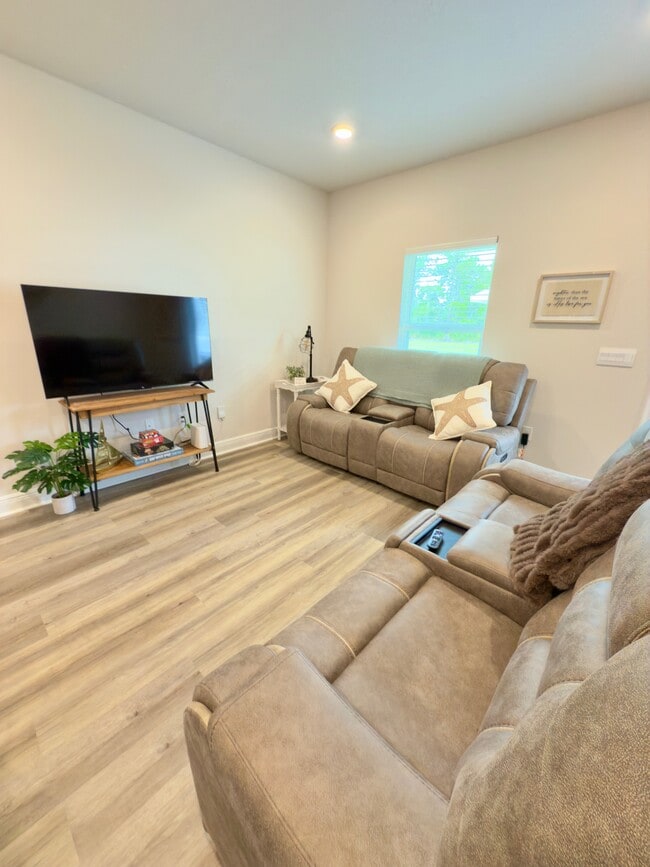 Building Photo - 5676 Sandy Walk St