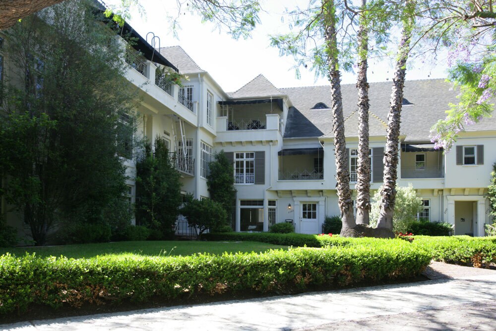 Brandon Hall - 8336 De Longpre Ave