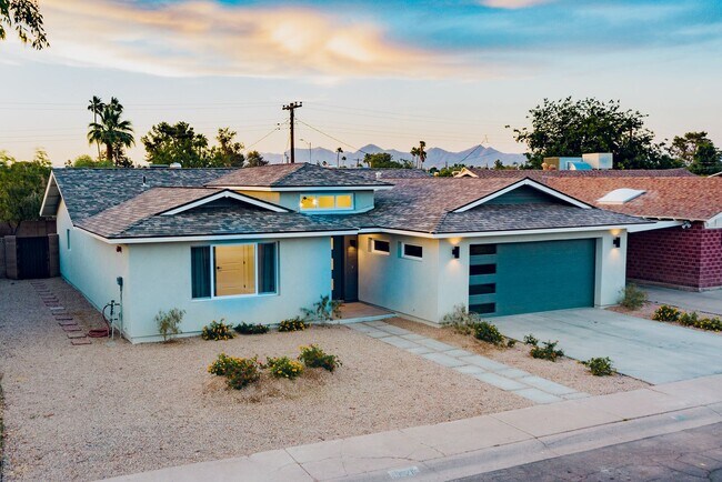 Building Photo - COMING SOON! NO HOA Heated Pool-Gorgeous 3bed/2bath Home in Old Town Scottsdale