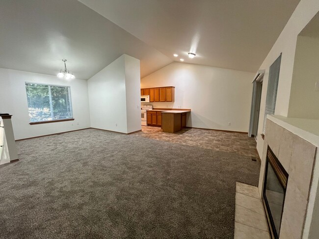 Foto del edificio - Large Home in Sudden Valley w/ Attached Ga...