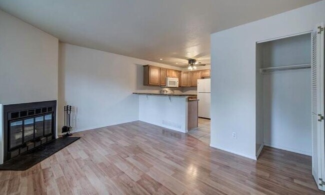Foto del edificio - 6829 Overland Dr