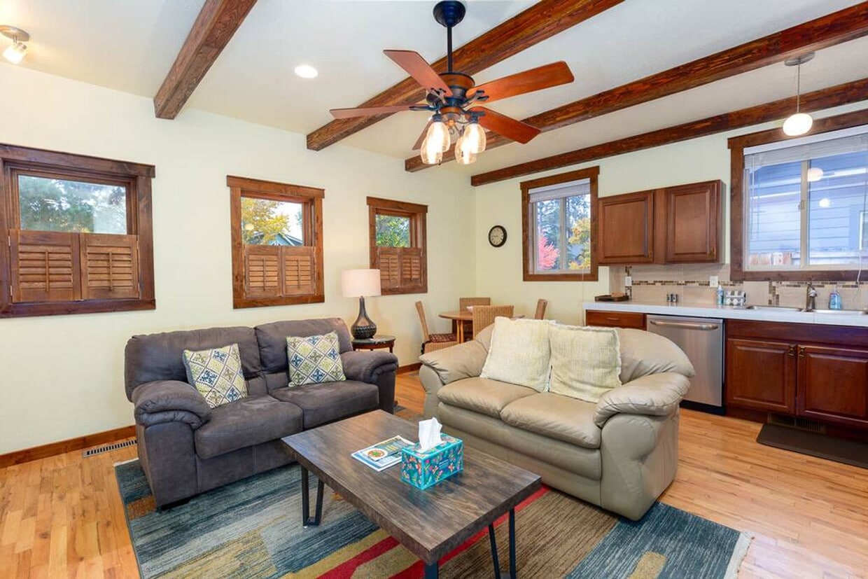 Foto principal - 1018 NW Ogden Ave