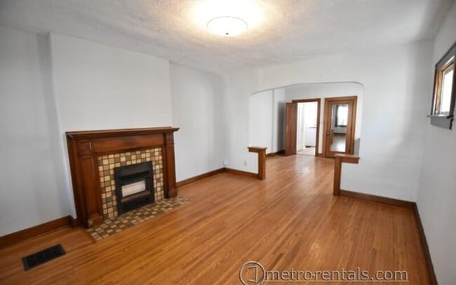 Foto del edificio - 87-89 W California Avenue