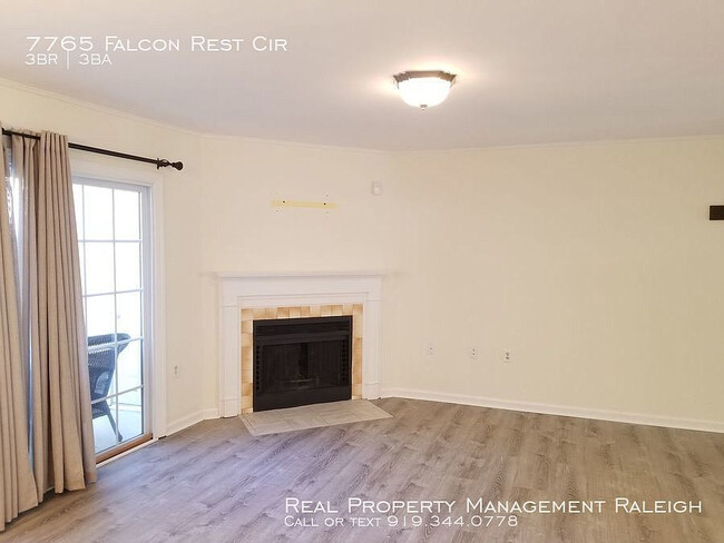 Foto del edificio - Room in Townhome on Falcon Rest Cir