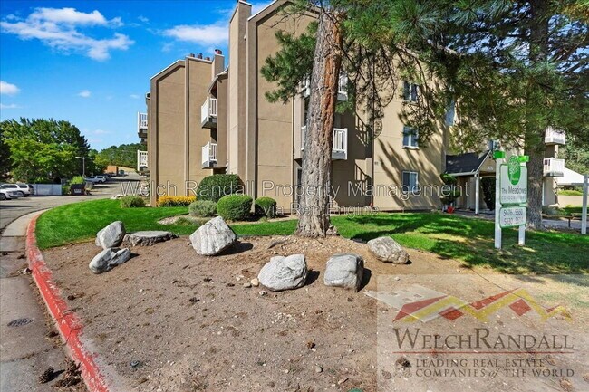 Building Photo - 5676 Meadow Ln