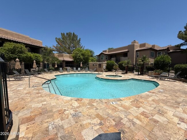 Foto del edificio - 9451 E Becker Ln