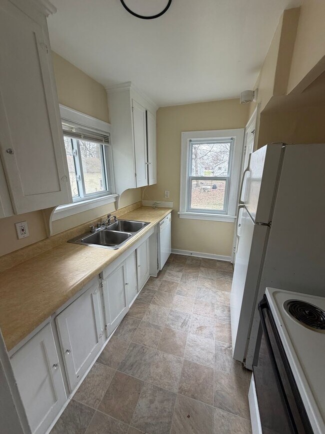 Foto del edificio - 2 Bed / 1 Bath House for Rent — Lansing, MI