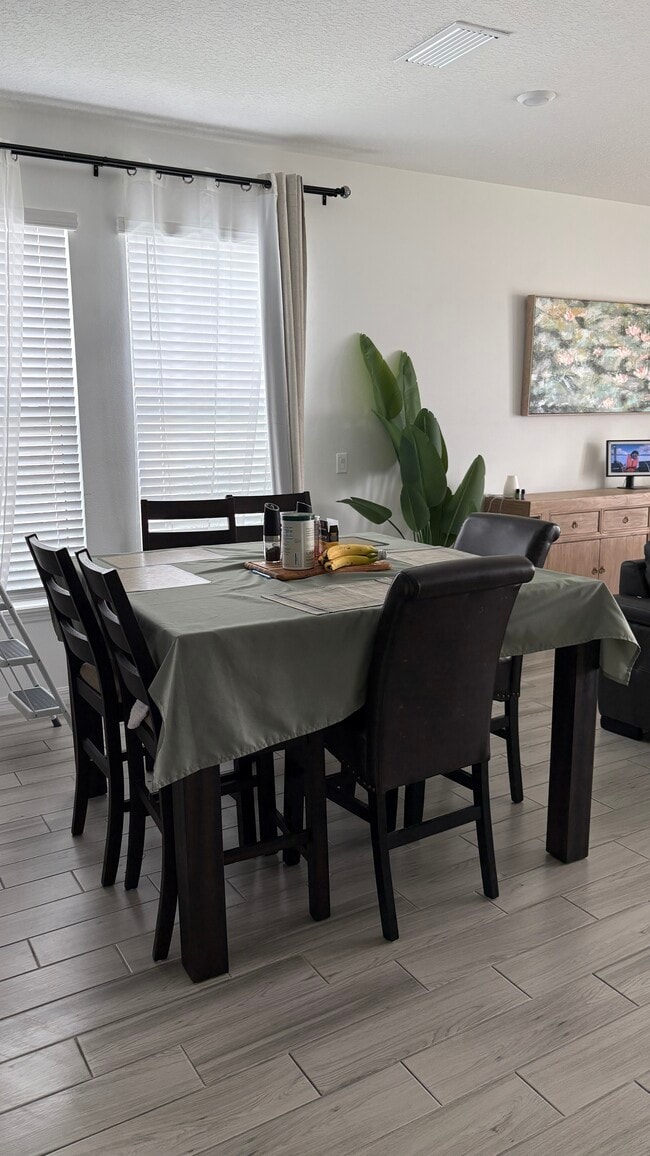 Dining room - 500 SE Ranch Oak Cir