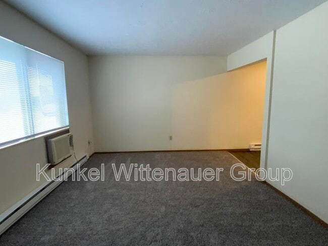 Building Photo - 2611 Sierra Dr