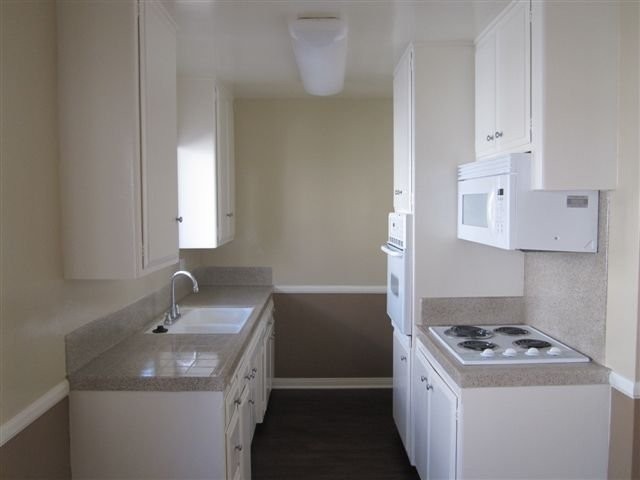 Building Photo - 1120 W 155th St