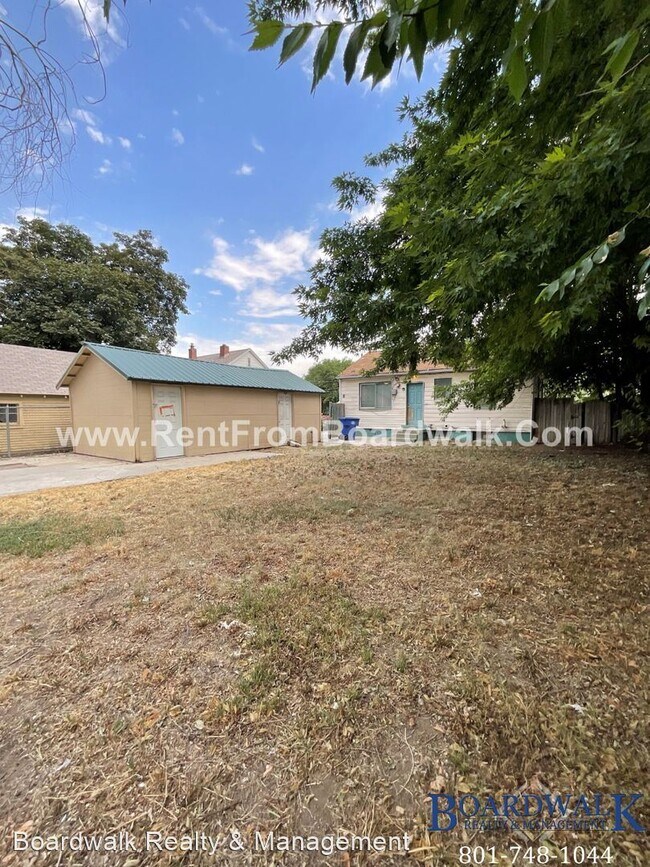 Foto del edificio - 3 br, 1 bath House - 737 Lennox St