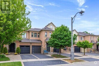 Building Photo - 224 Tawny Crescent
