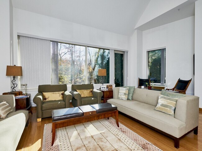 Foto del edificio - 290 Pleasant St