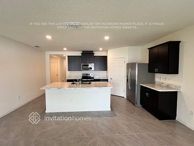 Building Photo - 669 NW Prima Vista Blvd