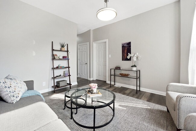 Building Photo - 715 N Harding Ave