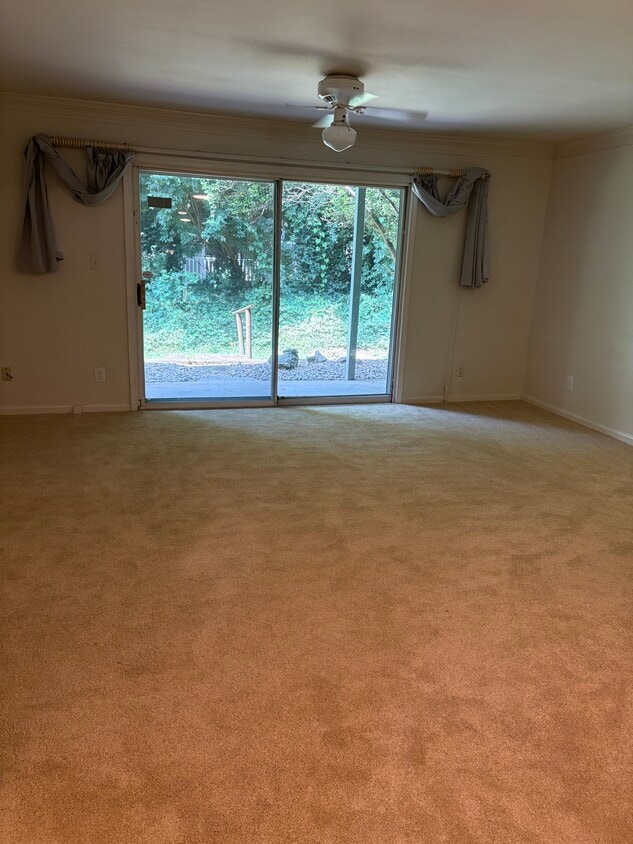 LIVING SPACE FROM DINE AREA - 509 Highwood Dr