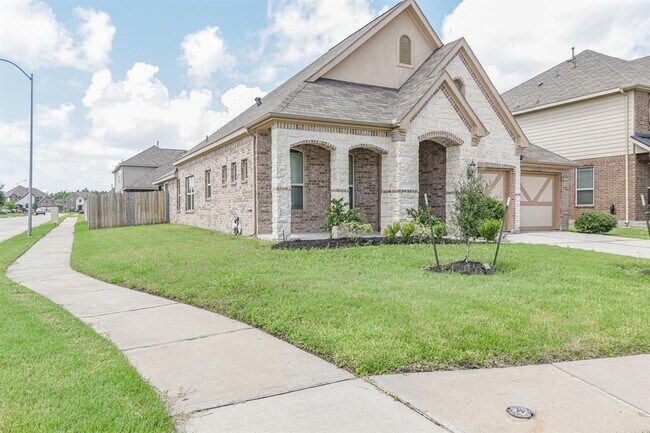 Foto del edificio - 22303 Larch Grove Ct