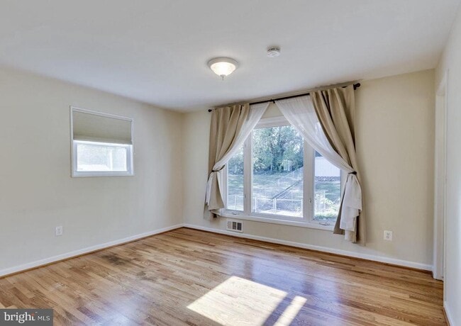 Foto del edificio - 6014 Leewood Dr