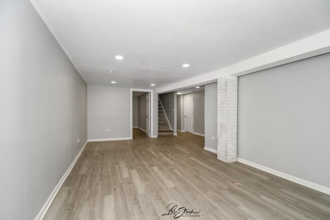 Building Photo - 421 W 16th St