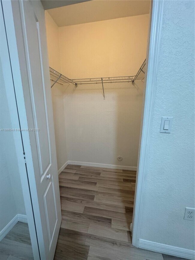 Foto del edificio - 16319 SW 44th Terrace