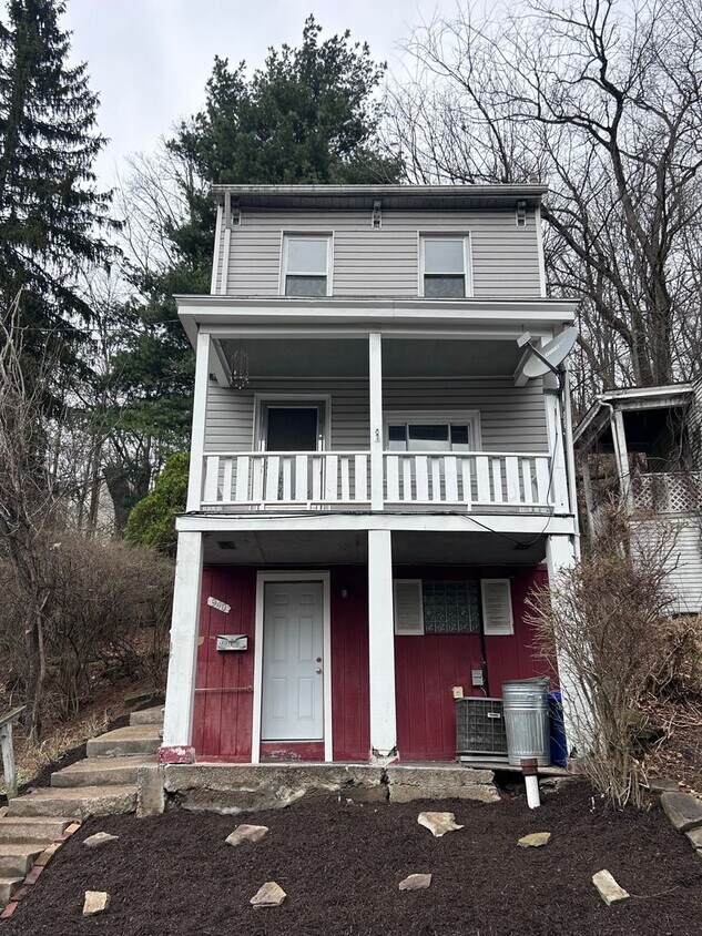 2 Bedroom Home with bonus room ! - 2 Bedroom Home with bonus room !