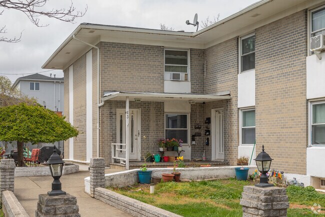 Building Photo - 63 Titus Ave