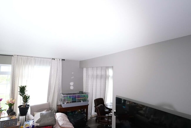 Building Photo - 1704 Windward Ave