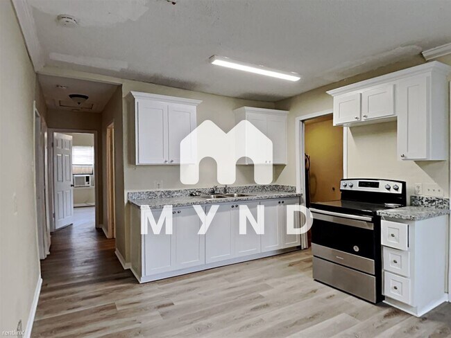 Building Photo - 2 br, 1 bath House - 757 W Cornelia Cir