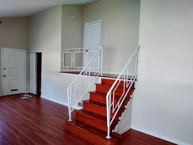 Building Photo - 1510 St James Pl