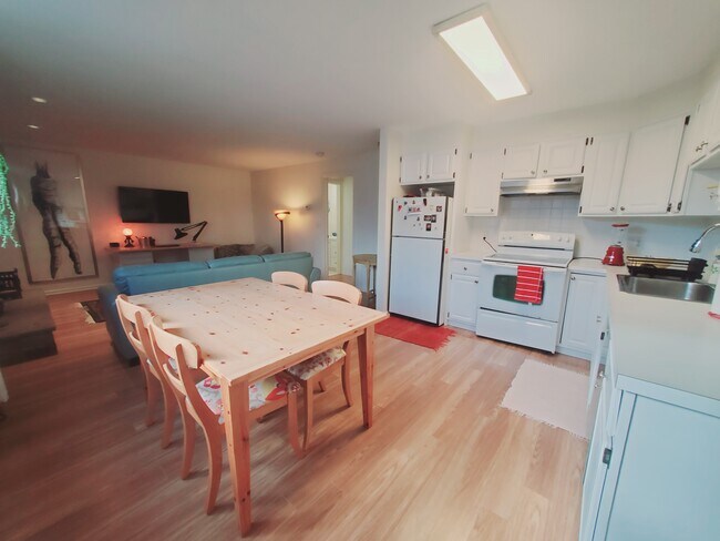 Foto del edificio - 55 Whitmore Ln