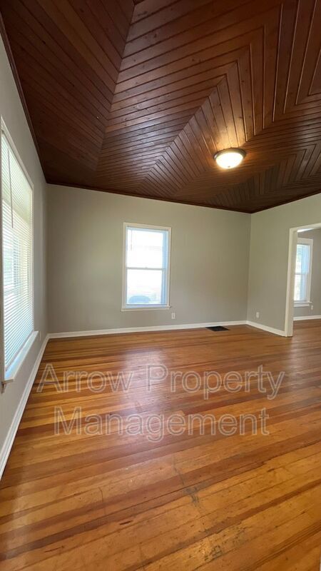 Foto del edificio - 2211 Sheldon St
