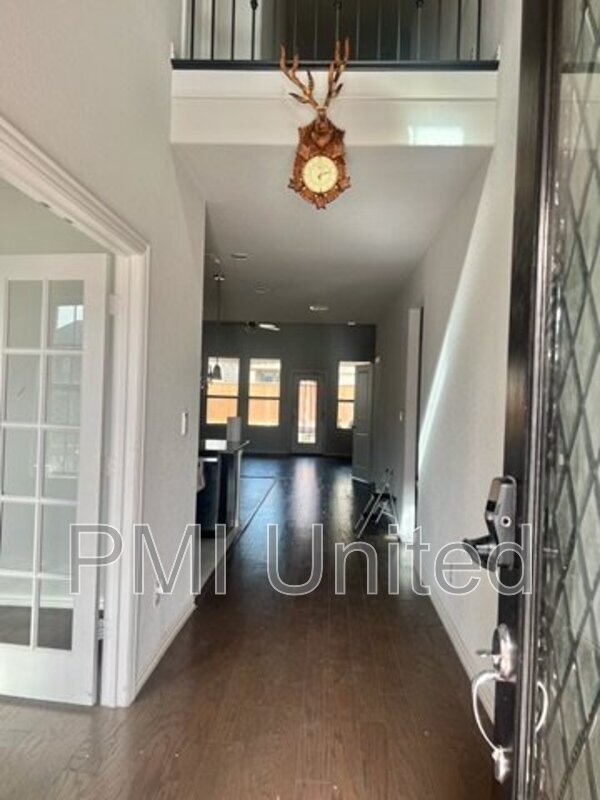 Building Photo - 413 Halwin Dr