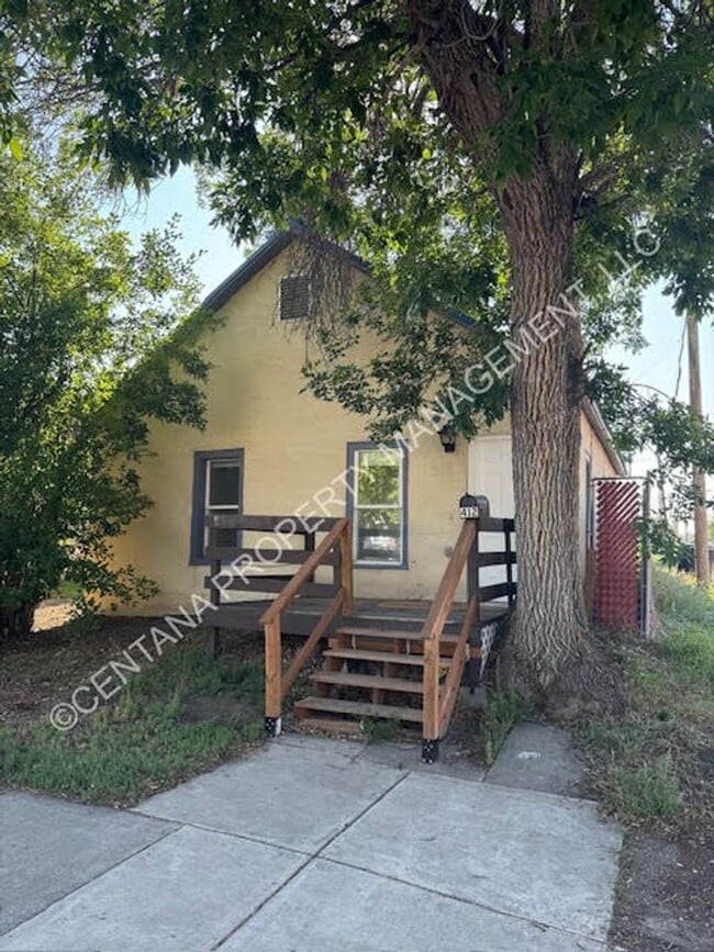Building Photo - 412-418 4th St S