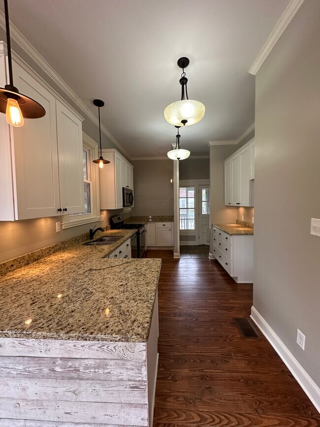 Building Photo - 4401 6th Ave S