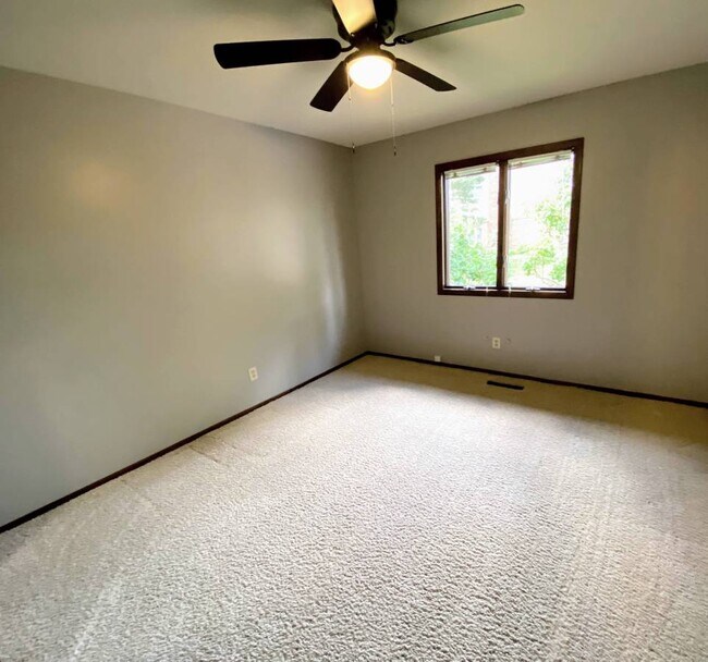 Foto del edificio - 117 Juniper Drive