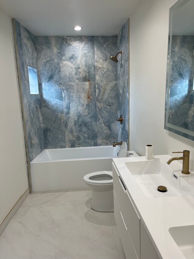 Foto del edificio - 454 S Clark Dr