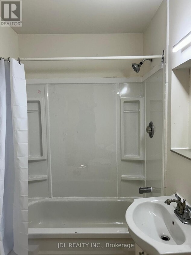 Building Photo - 21 Squires Ave