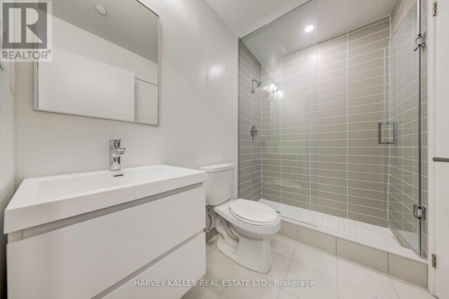 Photo du bâtiment - 8119-18119 Birchmount Rd
