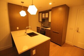 Building Photo - 100 Lovejoy Pl