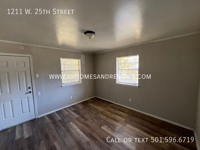 Foto del edificio - 1211 W 25th St