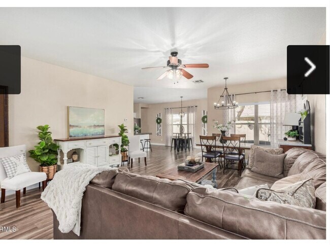 Building Photo - 2418 E Peach Tree Dr