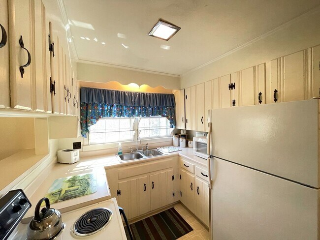 Building Photo - Fully Furnished~All Inclusive~Waiting For YOU!