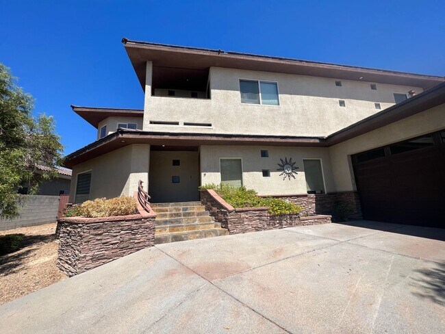 Foto del edificio - 5 Bedroom 3 bath Custom Home!