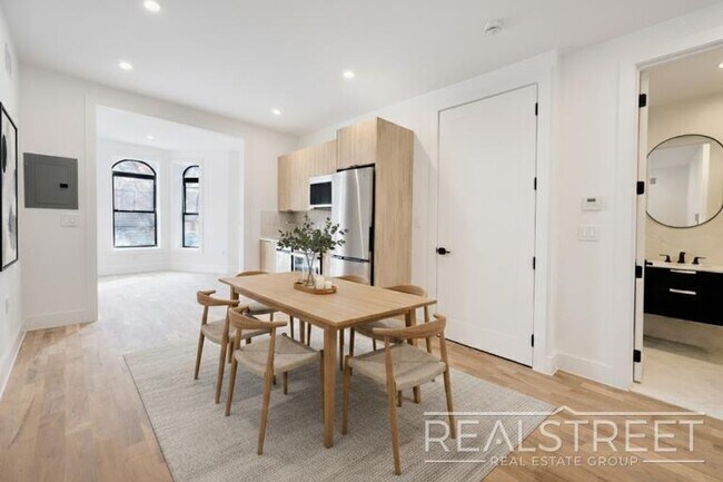 Foto del edificio - 3BR / 2BA with In-Unit Washer & Dryer