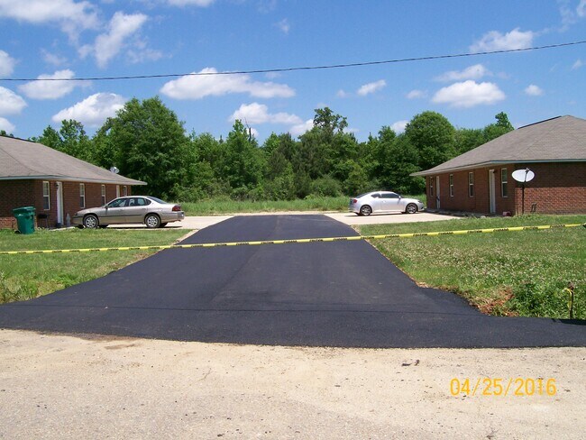 Building Photo - 44611 Crisp Rd