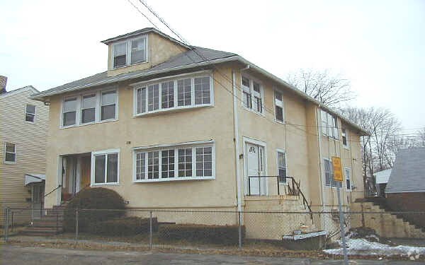 Building Photo - 131 Pleasant St