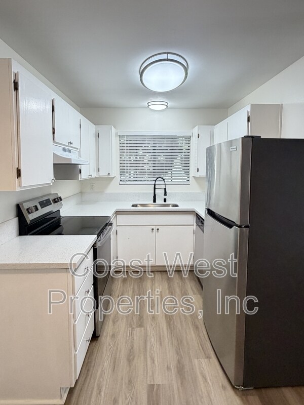 Foto del edificio - 382 Acacia Ave