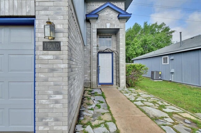 Building Photo - 1609 Lantern Light Dr