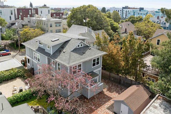 Building Photo - 2211 Haste St