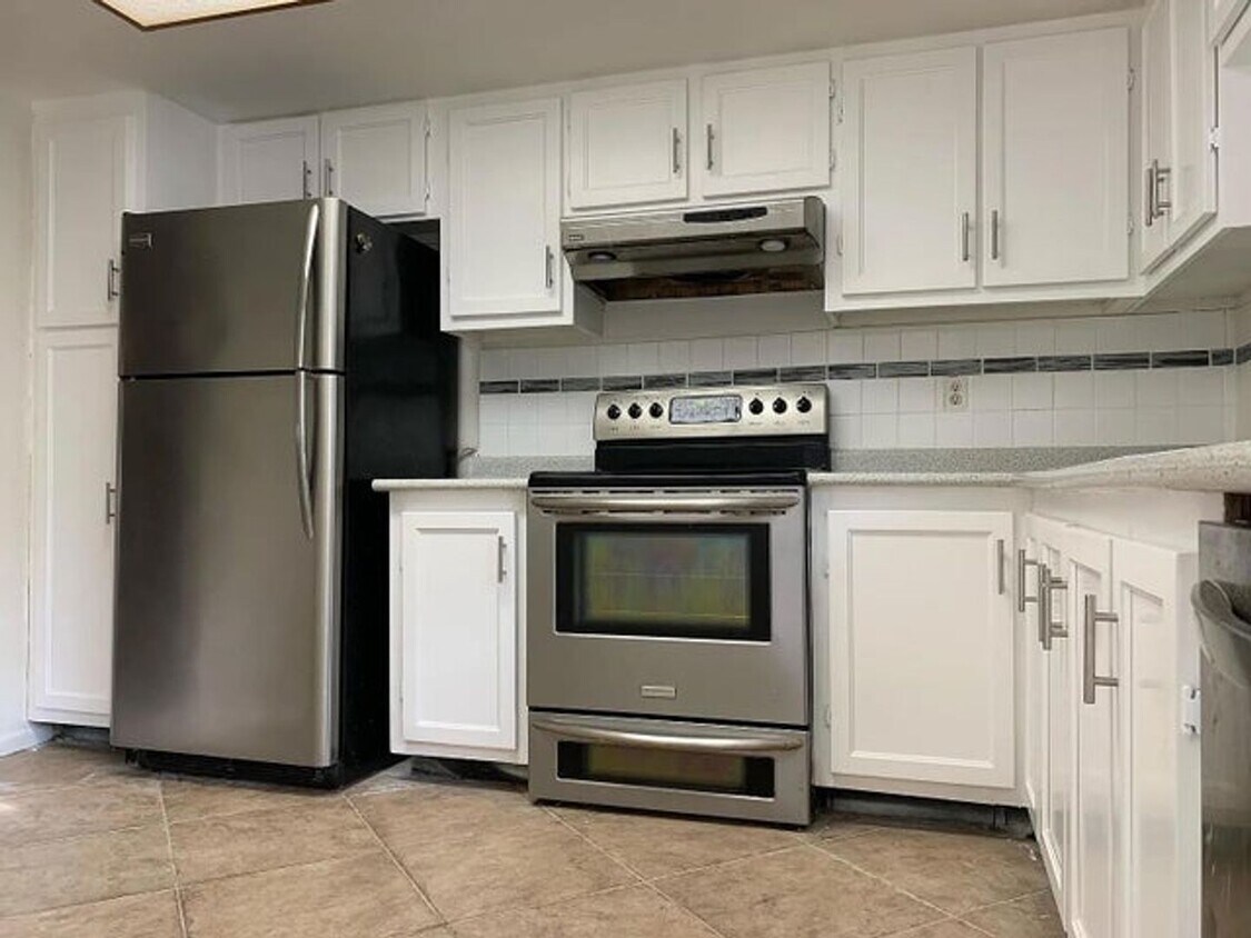 Primary Photo - 3060 Riverside Dr